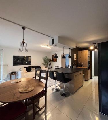 Large Modern Apartment - Terrace - Parking
