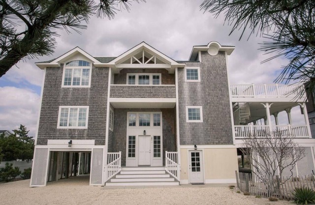 Large Ocean Side Home with Beautiful Views