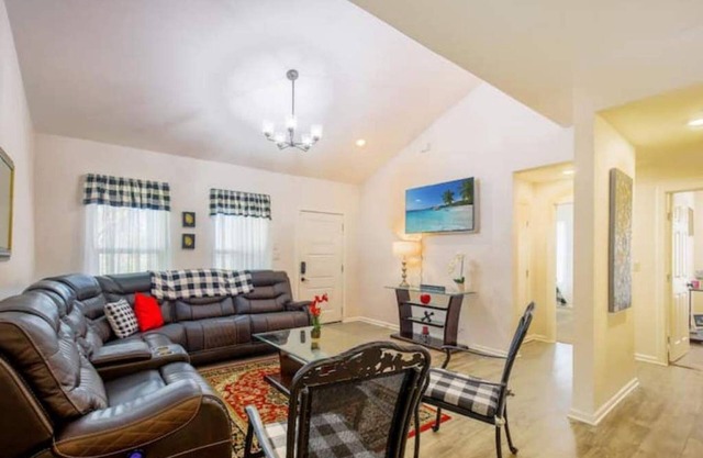 Large Open Rooms in Spacious 4-BR 3-BA Oasis
