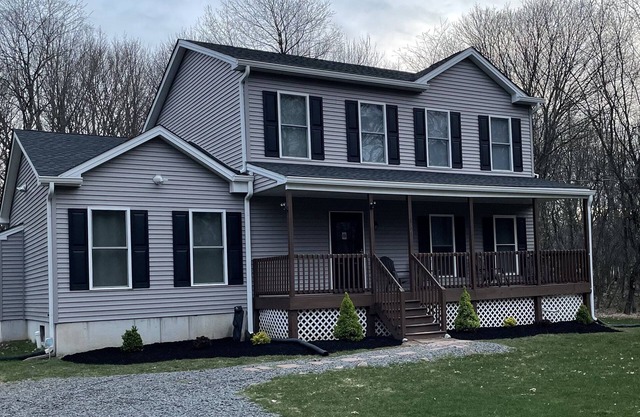 Large Pocono Mountain Getaway with hot tub, finished basement, bar & game room!