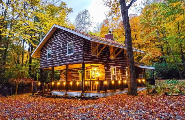 Large Rustic Log Cabin in the Laurel Highlands
