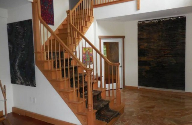 Large spacious 6 bedroom house