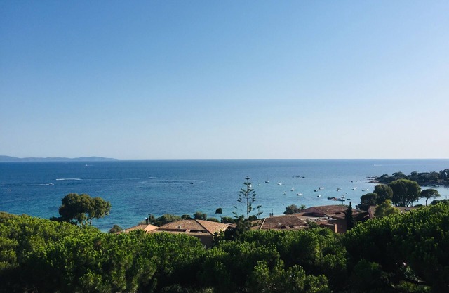 Large studio with terrace, incredible sea view and beach 3 min away