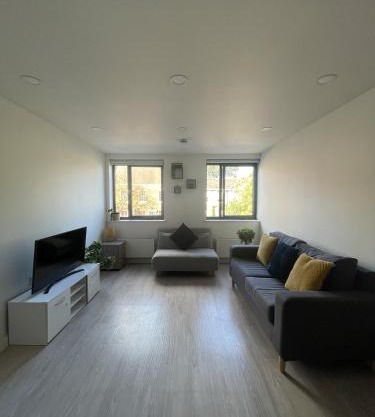 Large Suite - Bedford City Centre