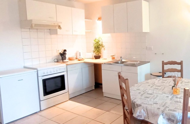 Large T2 in QUIET countryside with GARDEN