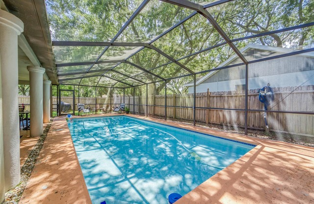 Large Tampa Private Pool & Jacuzzi home Near Amusement Parks and beach