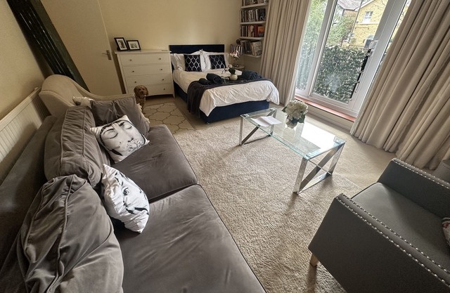 Large two bed apartment in Wimbledon London