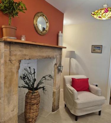 Large Victorian garden flat with views of Bath centre