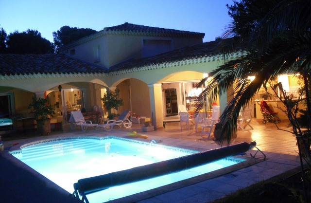 Large villa, swimming pool, very quiet and at the gateway to the Calanques National Park.