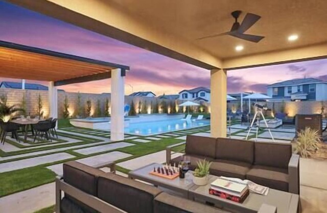 Large villa with a large backyard, game room, putting green, beautiful, high end