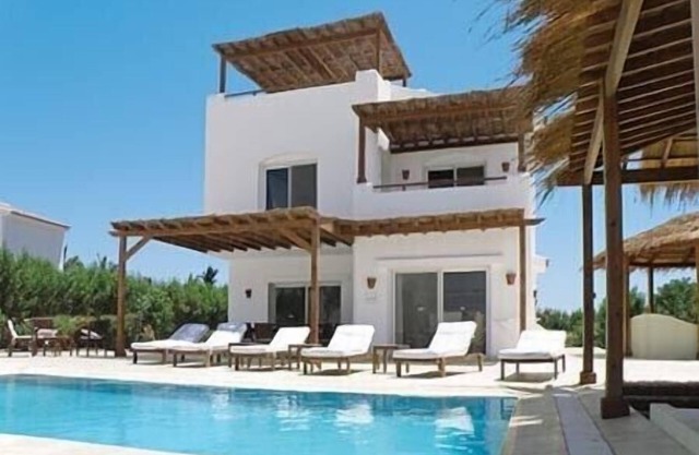 Large villa with heated pool directly on the lagoon beach with private jetty