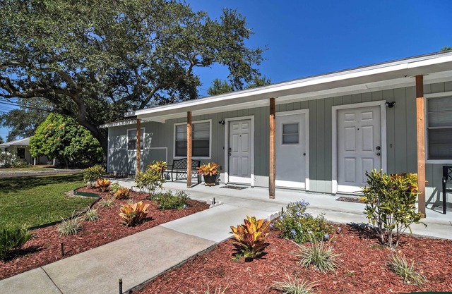 Largo Townhome - 10 Mins. to Indian Rocks Beach!