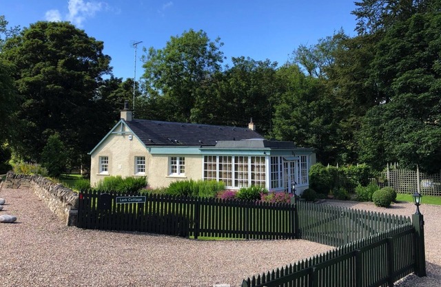 Lark Cottage: 3 Bedrooms, 3 Bathrooms, Tranquil Rural Setting, 20 mins from city