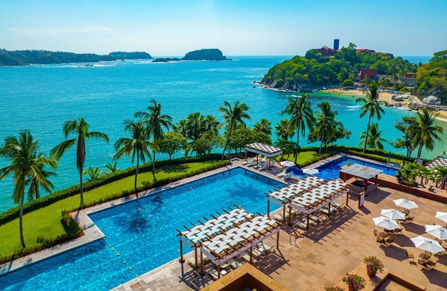 Las Brisas Huatulco – All Inclusive
