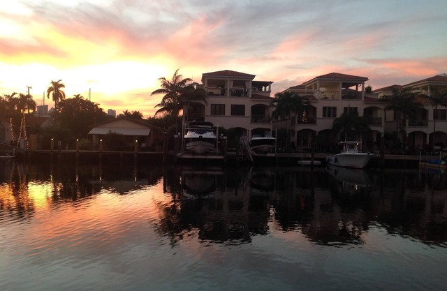 Las Olas 2-bedroom condo overlooking canal in sunny, tropical Ft Lauderdale