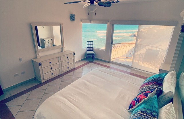 *Las Olas Condominiums B505 BEACHFRONT Sub-Penthouse, Best Surf Views *3Bd/2Bth