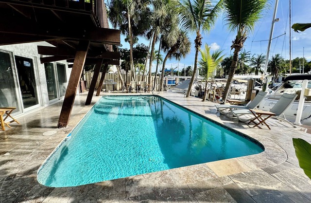 Las Olas Escape 6/5 - for 12+ -Waterfront- Pool