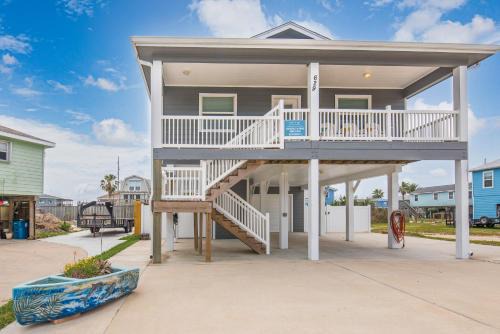 Latitude Adjustment - PRIVATE POOL/ELEVATOR!