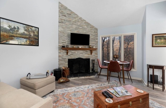 Laurelwood 43 with Wintergreen Advantage