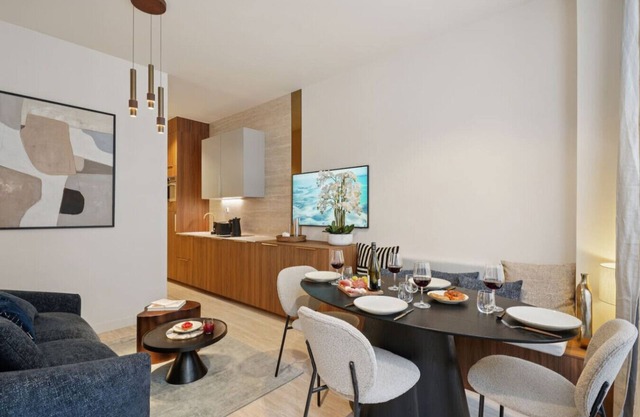 Lavie Maison : Hot Tub near Eiffel Tower
