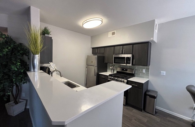 Lavish 2BR apartment close to airport