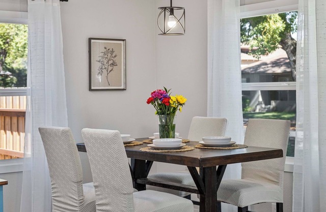 Lavish Living Retreat - Modesto, CA