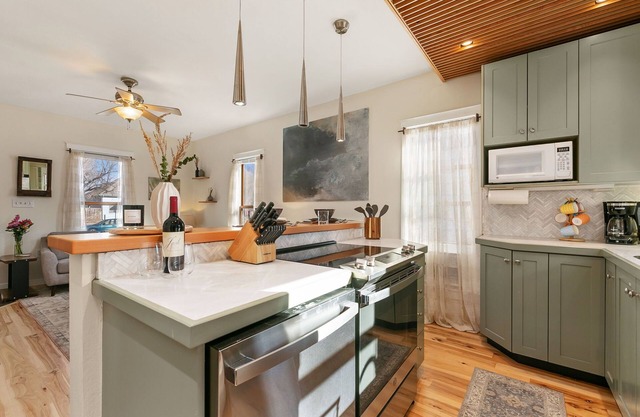 Lavish Retreat in Old Town - Walk Everywhere!