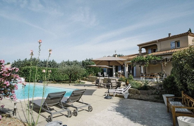 Lazoie- - Four Bedroom House, Sleeps 8