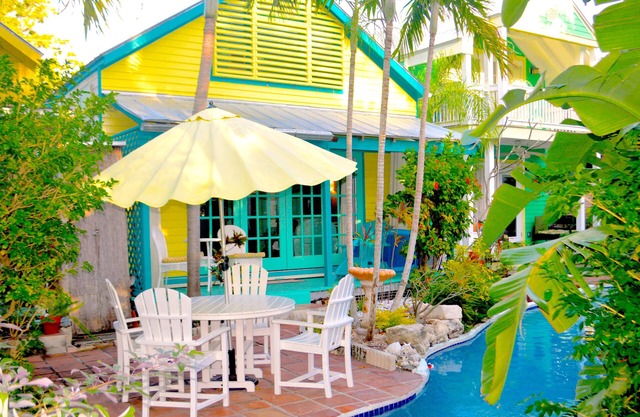 Lazy River Pool, Enchanting Garden, Old Town Key West, Free WiFi, Bikes & Parkin