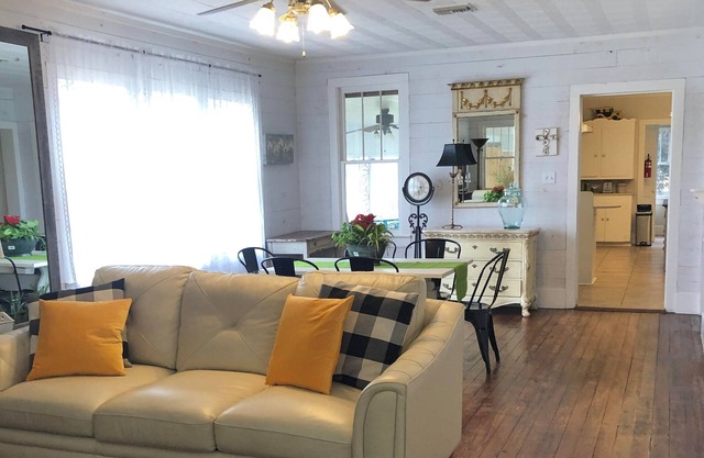 Le Barn Rouge Bed & Breakfast A Country Living Home in Acadiana