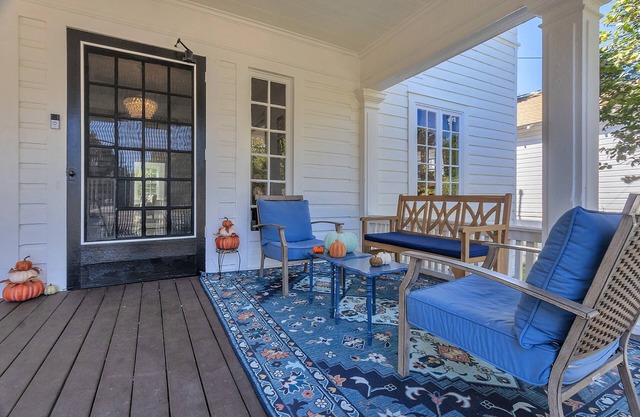Le Belle Maison - Historic, restored House in the heart of Montgomery. nn