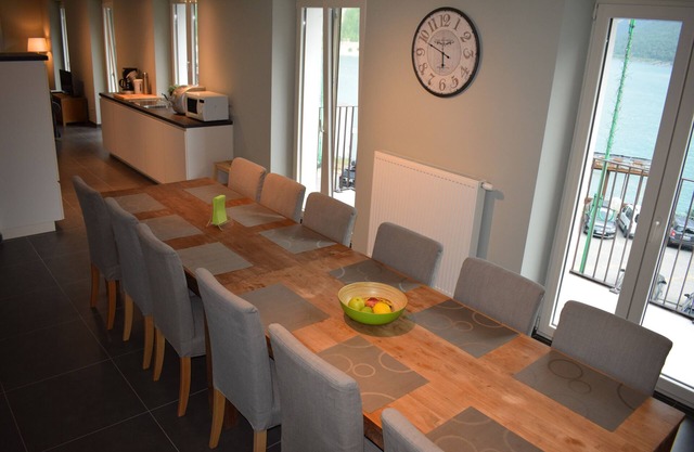 Le Bouquetin 1: spacious apartment with a fantastic view of the reservoir