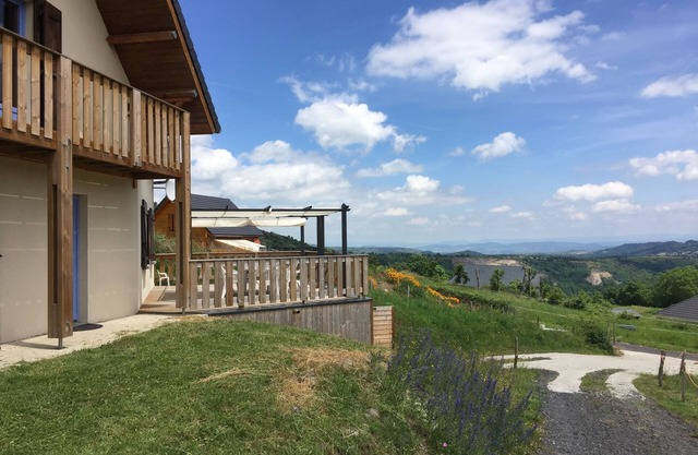 LE BURON DE BESSE GROUP GITE - AT THE FOOT OF THE SANCY MASSIF