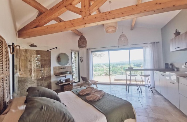 LE CABANON 2.42