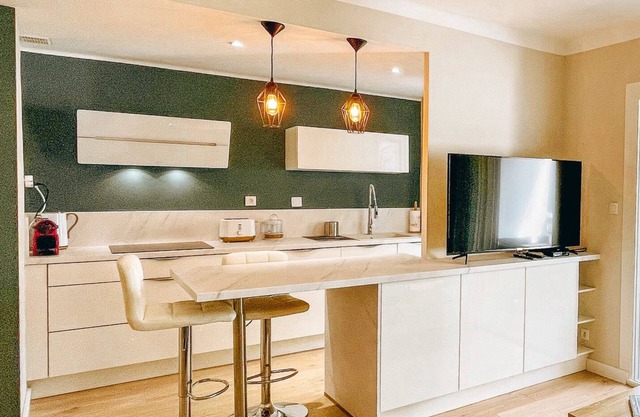Le California apartment Carqueiranne harbour and beaches
