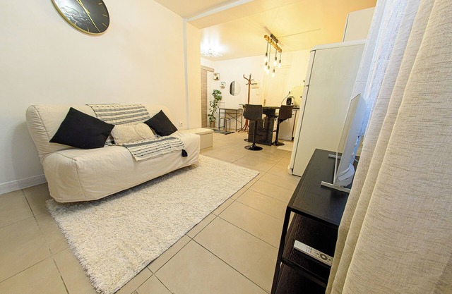 Le Cocon- Netflix - 9 min from the airport - Bright