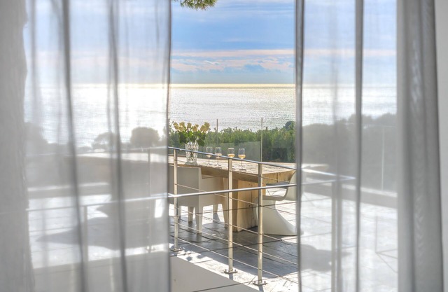 Le Corbusier: a luxurious villa with panoramic sea view