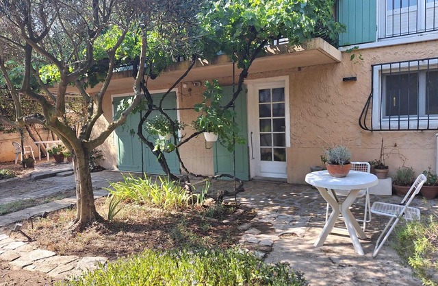 Le jardinet d'Emma - Ground floor apartment with jacuzzi, parking, quiet location