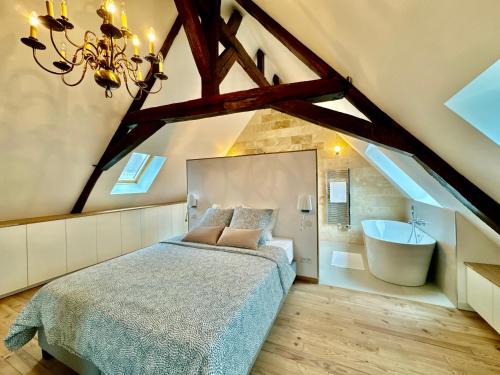 Le Loft - By BEST KEYS - Prestige - Vue Cathédrale - Poutres Apparentes - Baignoire Îlot - Centre Ville - Smart TV - Machine à Café Nespresso - WiFi Illimité - Check-in Autonome