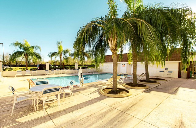 Le Parc Hotel: Your Cozy Retreat Just Minutes from New Orleans' Magic!nn