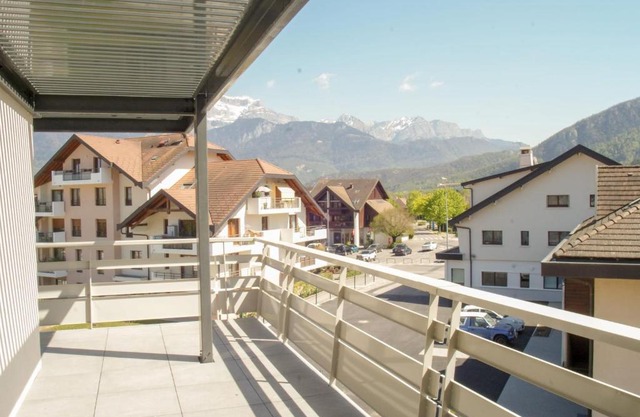 Le Saint-Jore - 2 bedroom apartment balcony & parking