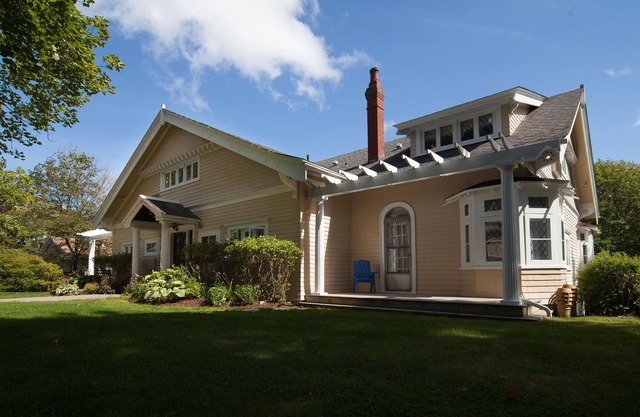 Leaside Manor by The Leaside Group