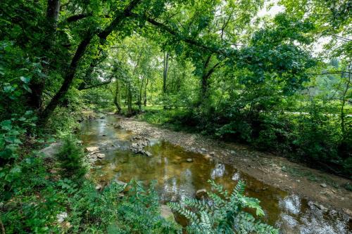 Lee's Creekside