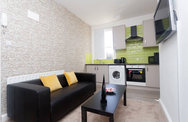 Leeds One Bed Apartment sleeps 2 Kirkstall House