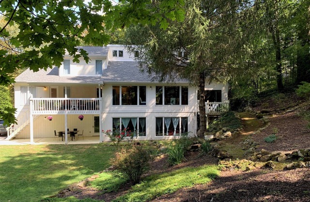 Lehigh River Retreat – 5-Bedroom Home w/Bike Trail Access, Fitness Room & A/C