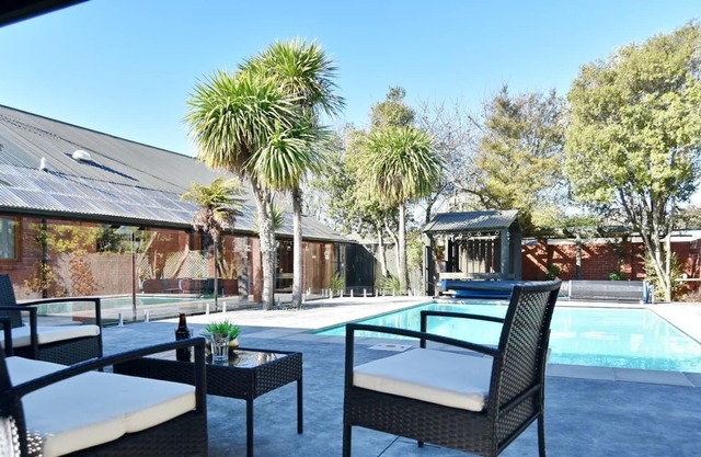 Leithfield Beach - Room to spread out with inground pool