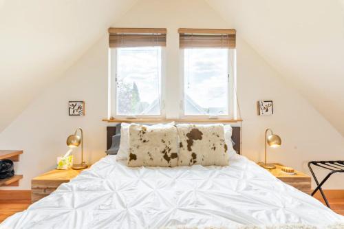 Lemon Door Micro-Loft