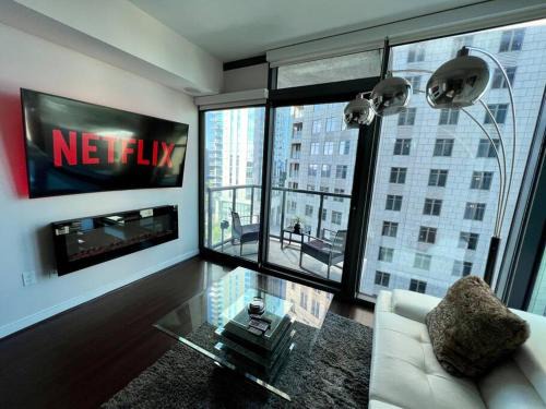 Lenox Mall High Rise - City View & Unique Decor