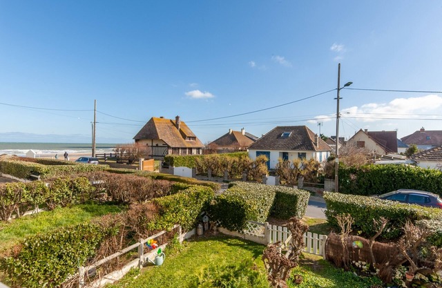 Les Etrilles - Two Bedroom Apartment, Sleeps 4