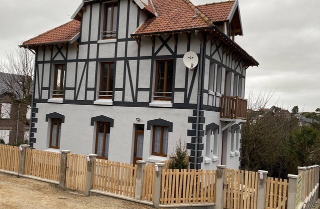 Les falaises apartment 400m from the beach